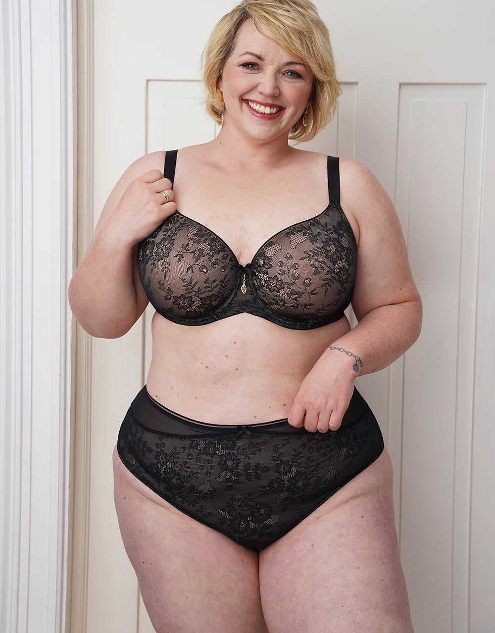 High-Panty "True Lace" black