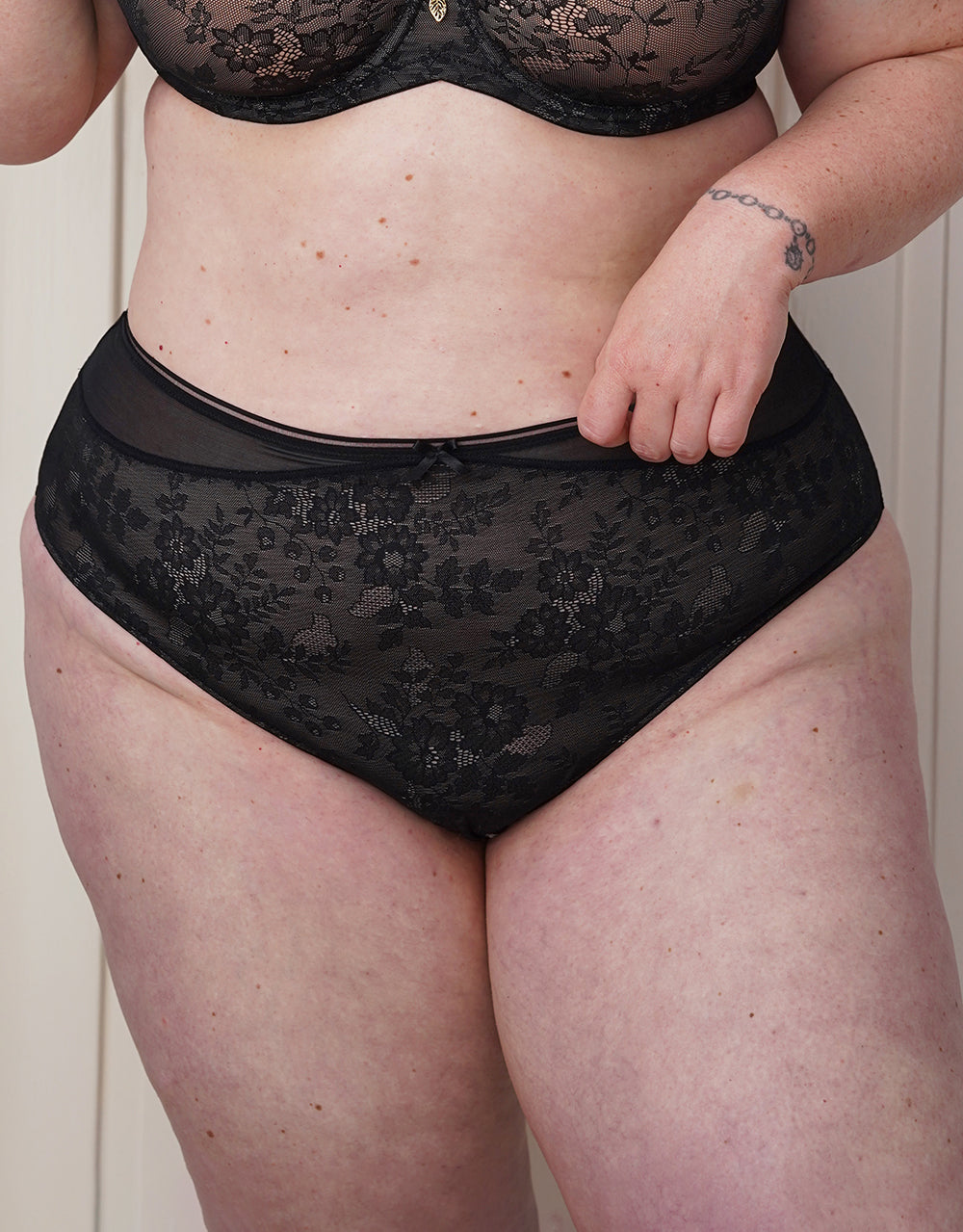 High-Panty "True Lace" black