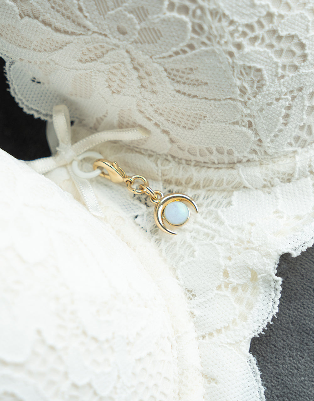 Bra Charm "Luna"