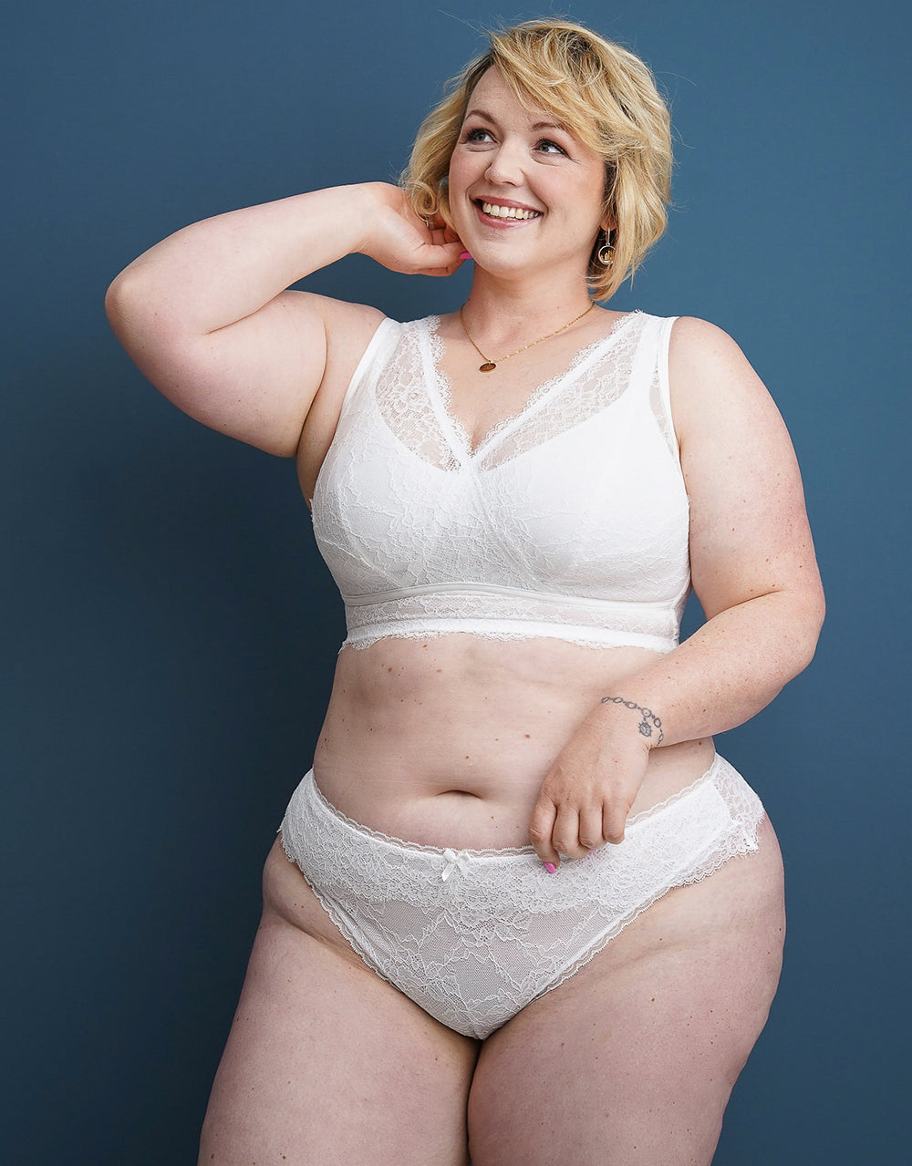 String "Emilia" ivory